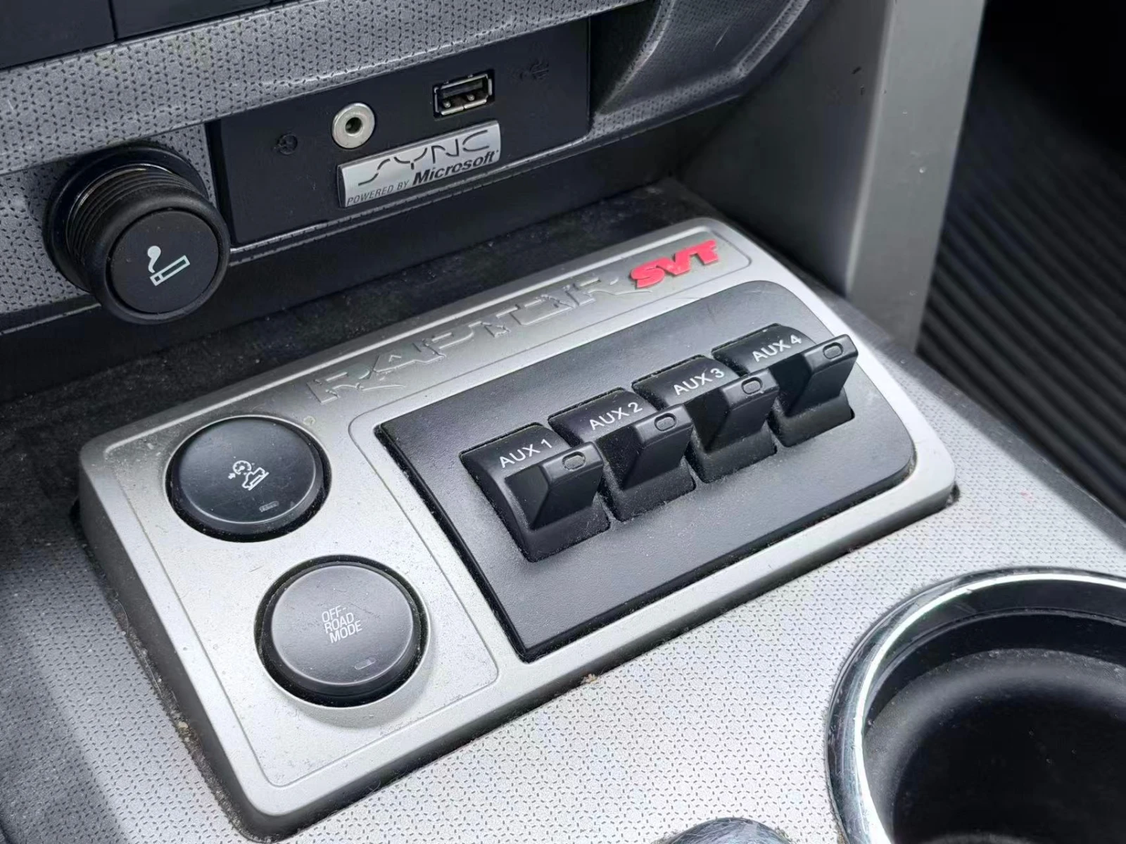 Ford Raptor 6.2* SVT* БЕЗ* ИНЦИДЕНТИ* , снимка 14 - Автомобили и джипове - 54445449