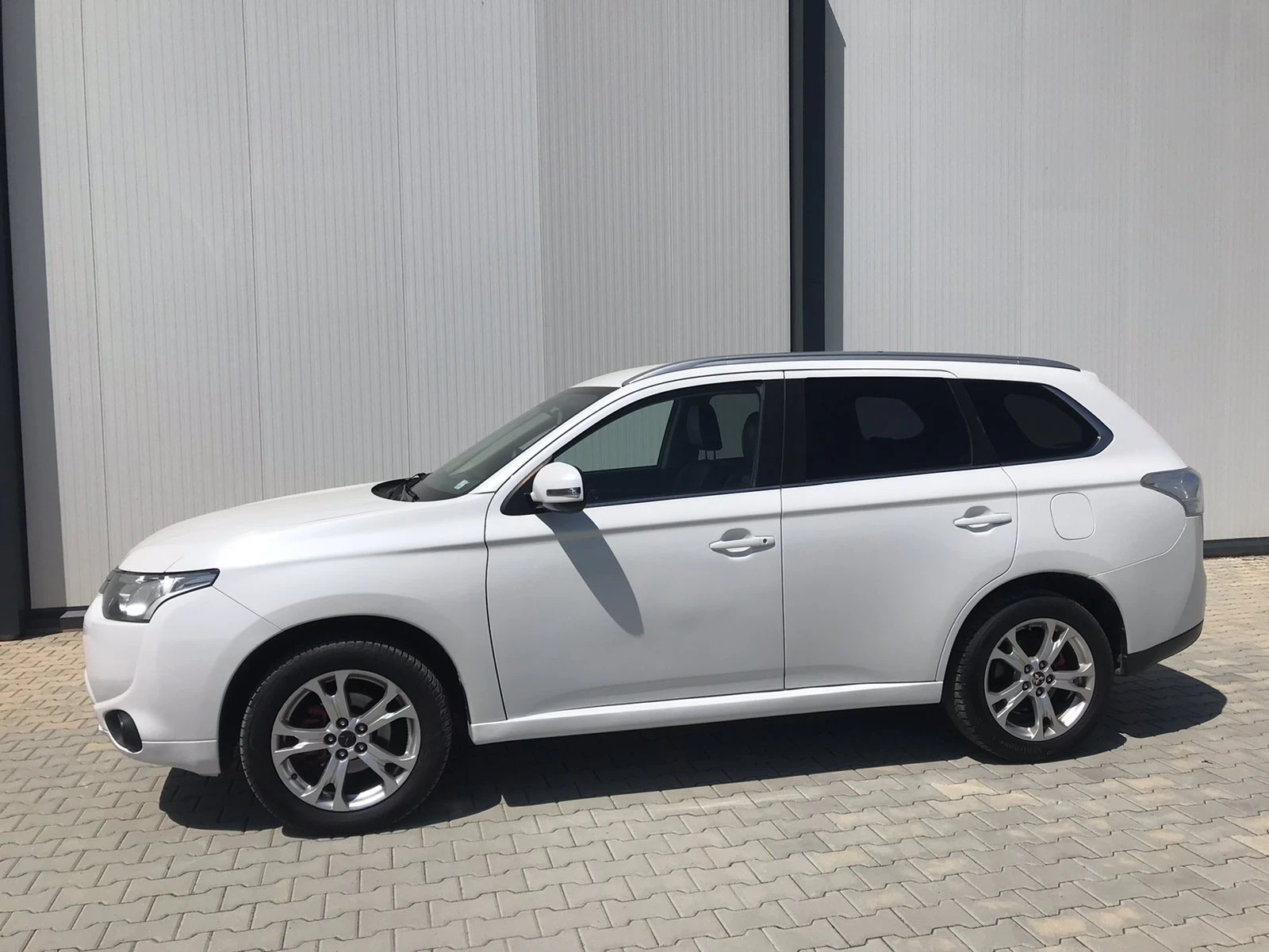 Mitsubishi Outlander 2.2 DID, снимка 3 - Автомобили и джипове - 54712918