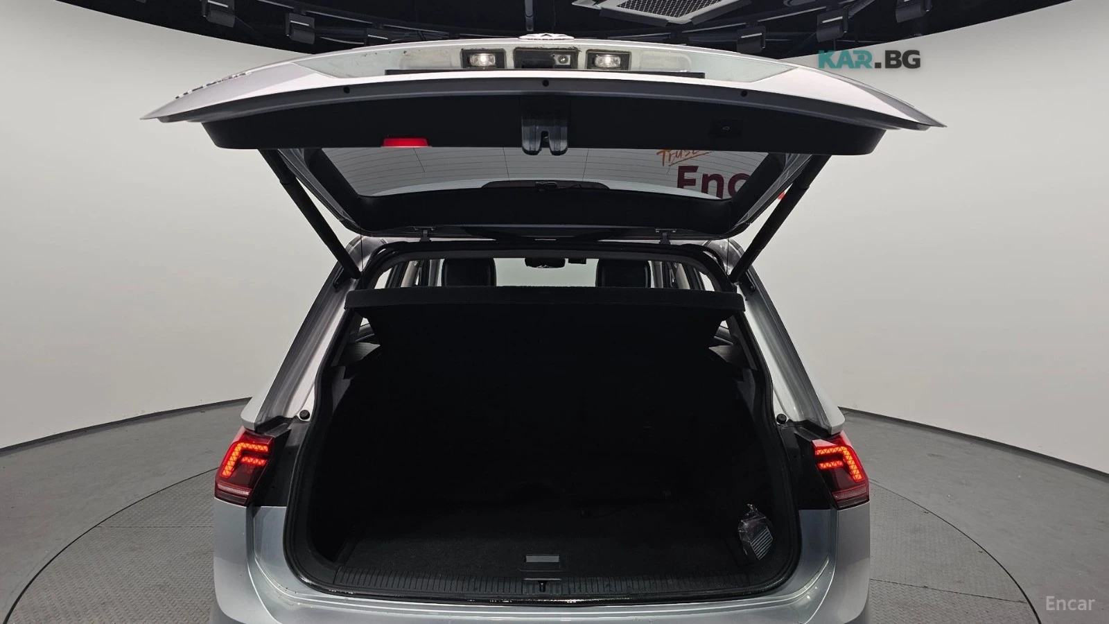 VW Tiguan * KEYLESS* Camera* ПОДГРЕВ* , снимка 17 - Автомобили и джипове - 55087275