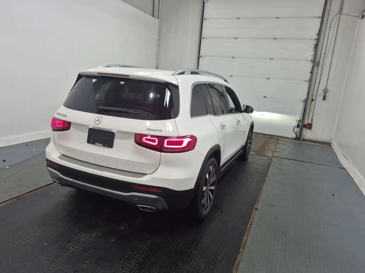 Mercedes-Benz GLB * 250 * CARFAX * BLIND SPOT * DRIVER ASSIST PKG *  | Mobile.bg � ����������� 4