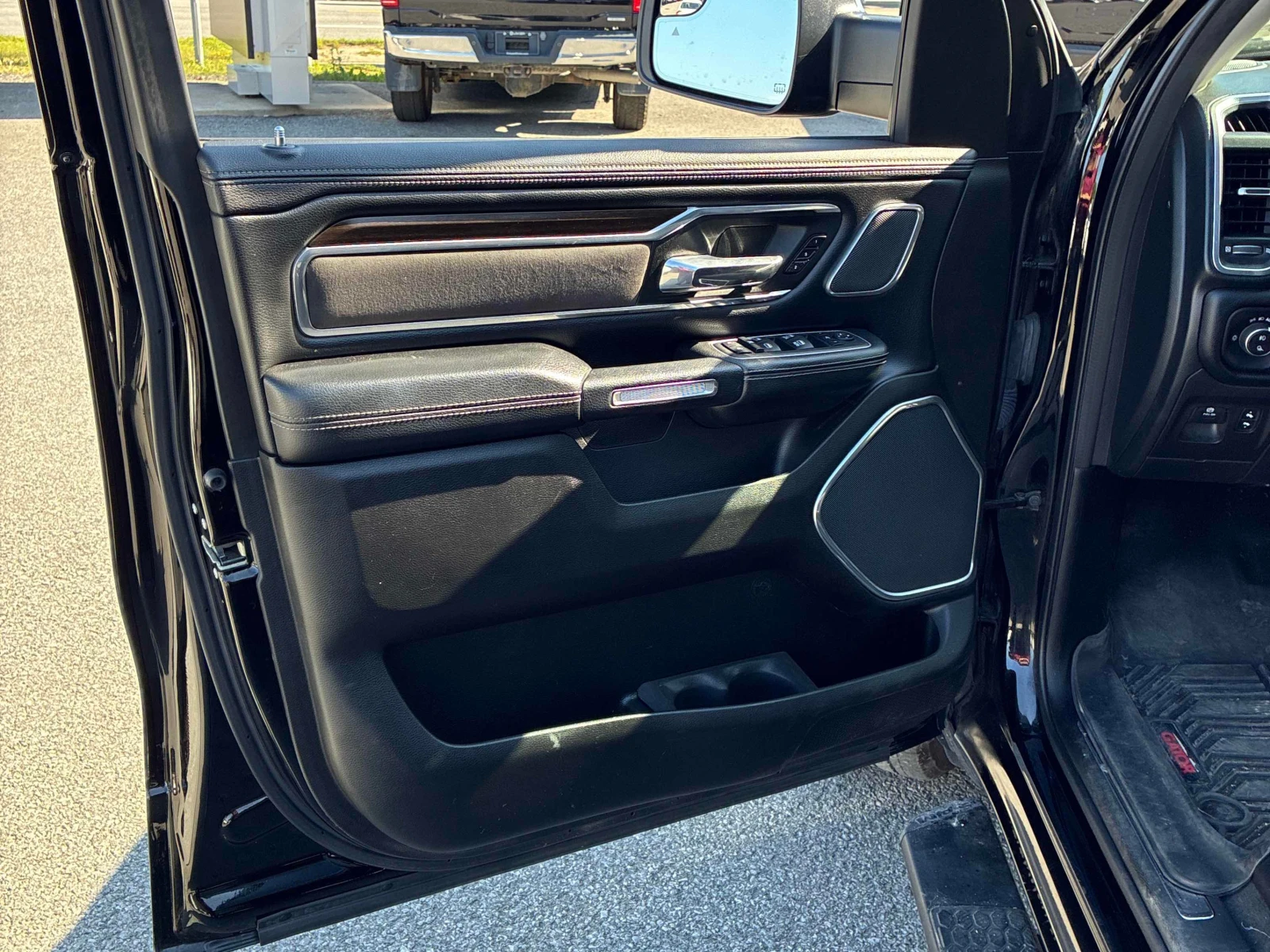 Dodge RAM 1500 * Laramie * АВТОКРЕДИТ БЕЗ ПЪРВОНАЧАЛНА ВНОСКА* , снимка 12 - Автомобили и джипове - 55974350