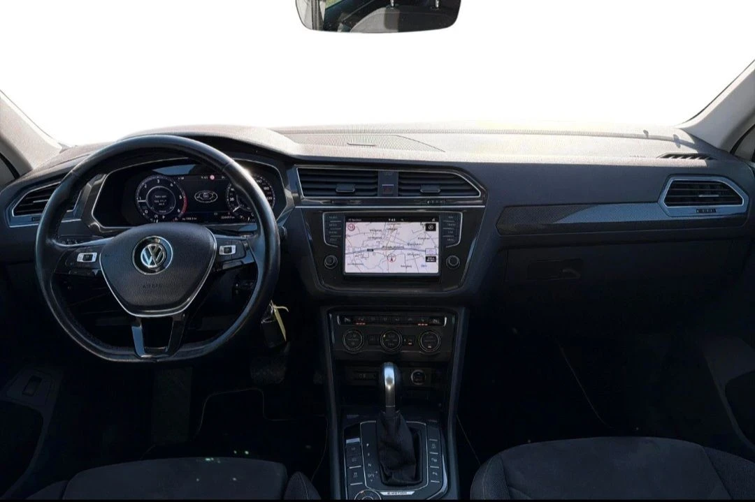 VW Tiguan FULL SERVICE 190кс Дигитал4х4, снимка 5 - Автомобили и джипове - 56335272