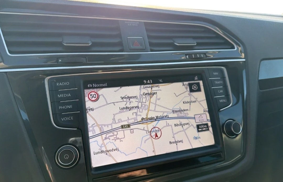 VW Tiguan FULL SERVICE 190кс Дигитал4х4, снимка 7 - Автомобили и джипове - 56335272