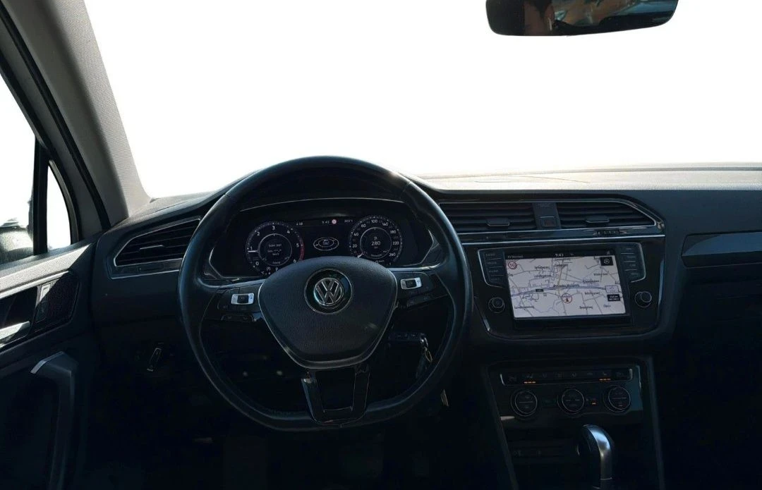 VW Tiguan FULL SERVICE 190кс Дигитал4х4, снимка 6 - Автомобили и джипове - 56335272