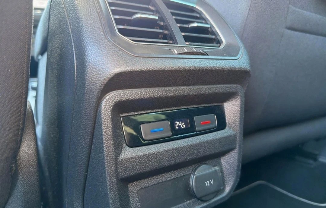 VW Tiguan FULL SERVICE 190кс Дигитал4х4, снимка 10 - Автомобили и джипове - 56335272