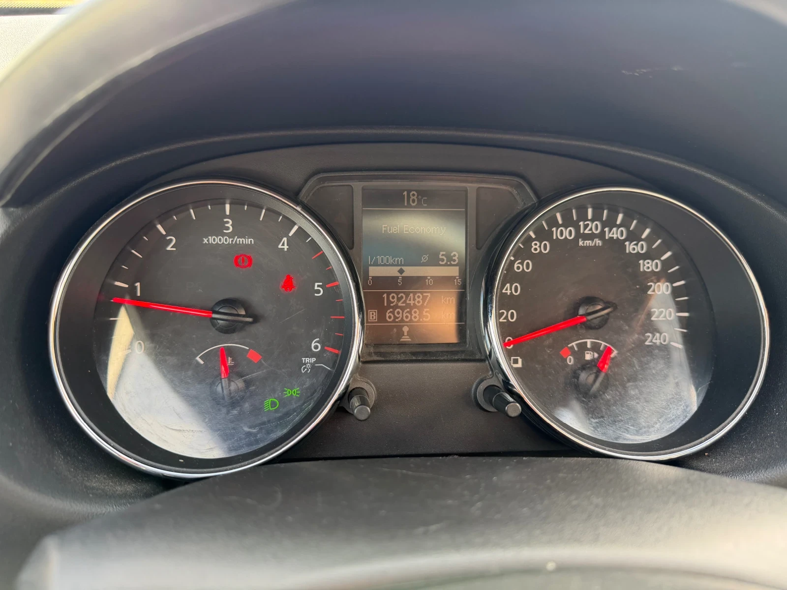Nissan Qashqai, снимка 12 - Автомобили и джипове - 56613030