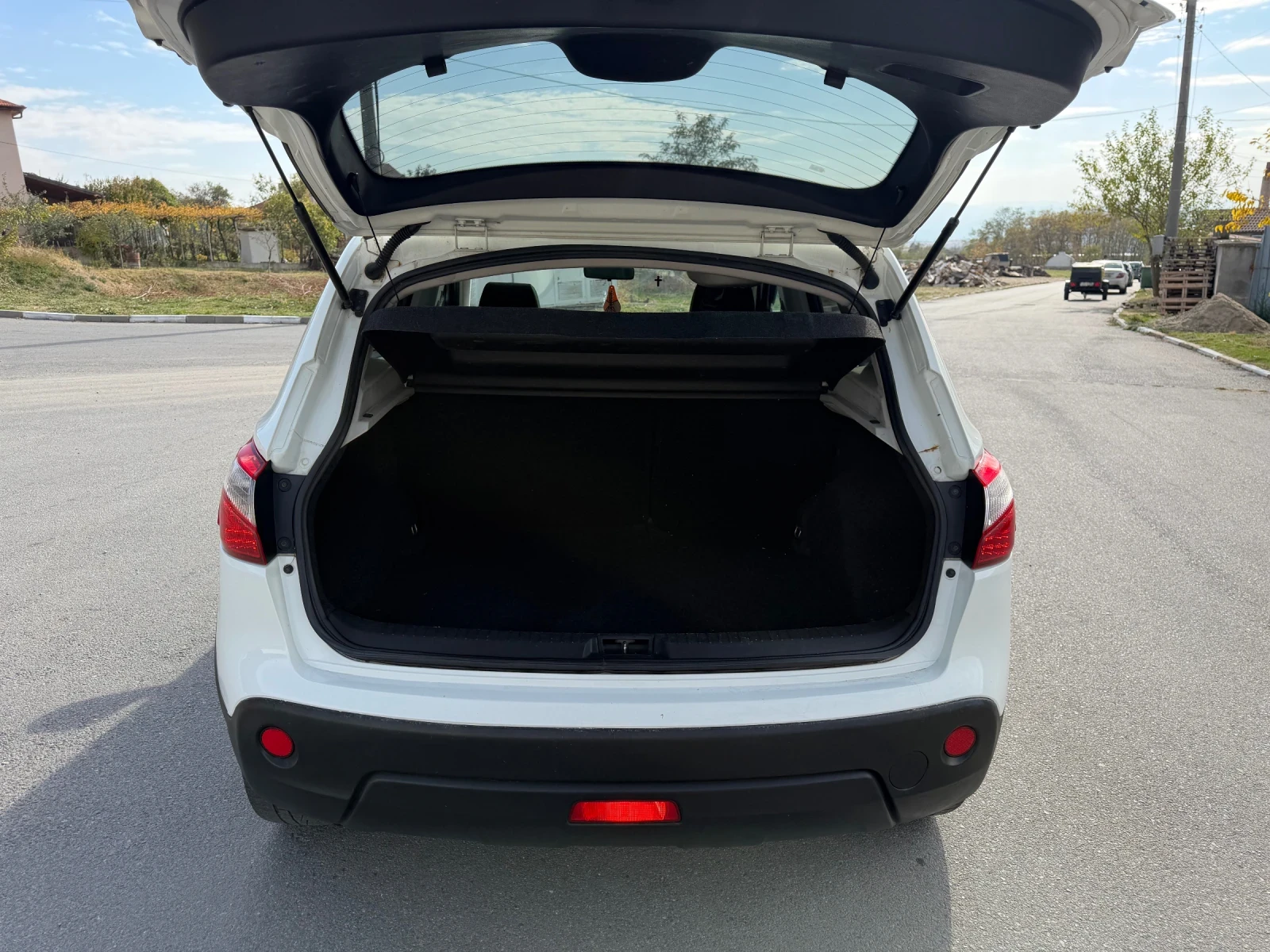 Nissan Qashqai, снимка 7 - Автомобили и джипове - 56613030