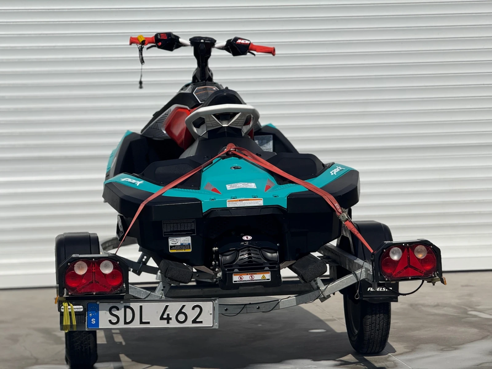 Джет Bombardier Sea Doo SPARK TRIXX - изображение 4