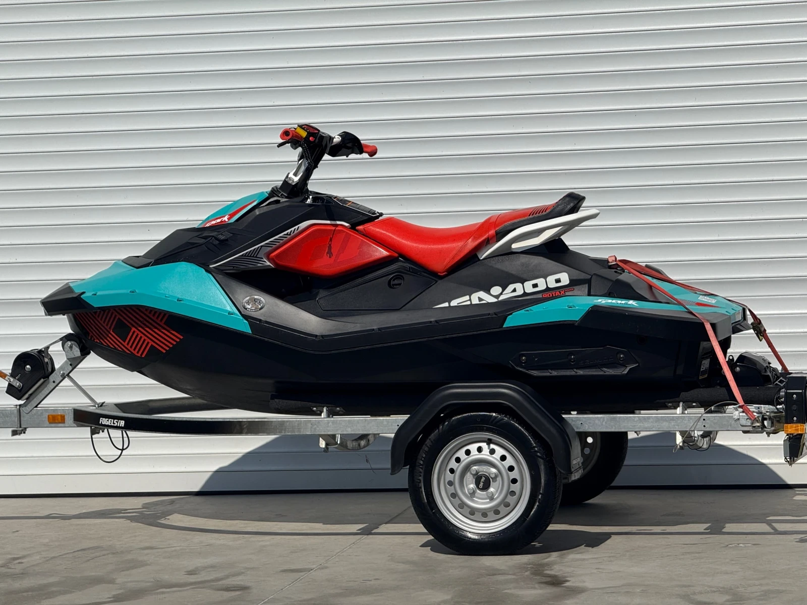 Джет Bombardier Sea Doo SPARK TRIXX - изображение 2