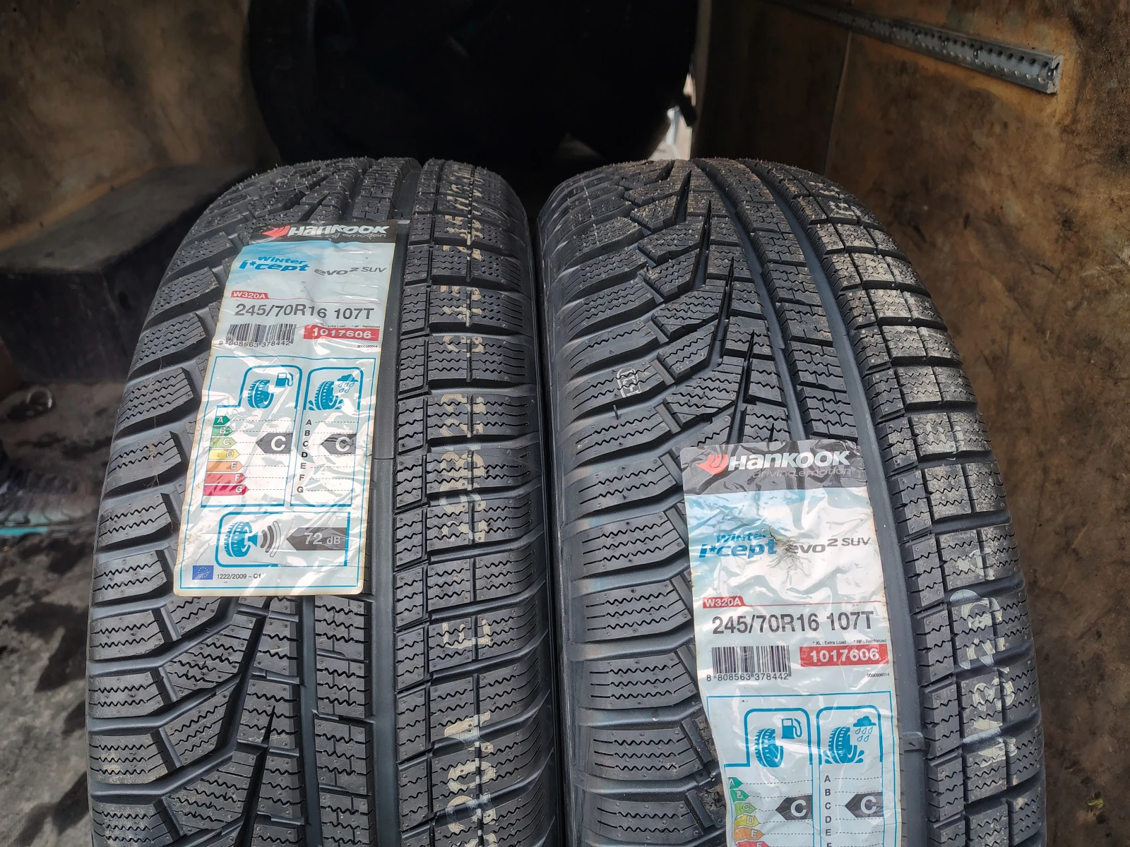 Гуми Зимни 245/70R16, снимка 2 - Гуми и джанти - 54094831