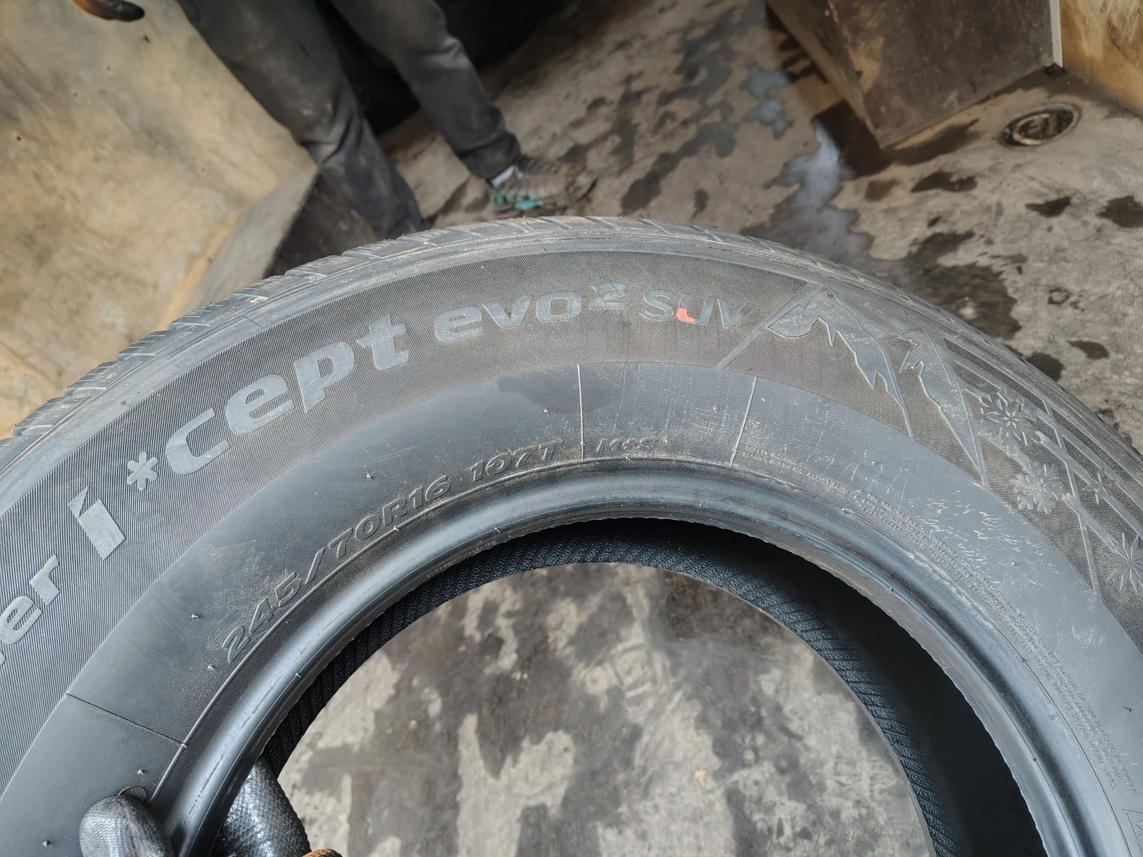 Гуми Зимни 245/70R16, снимка 5 - Гуми и джанти - 54094831