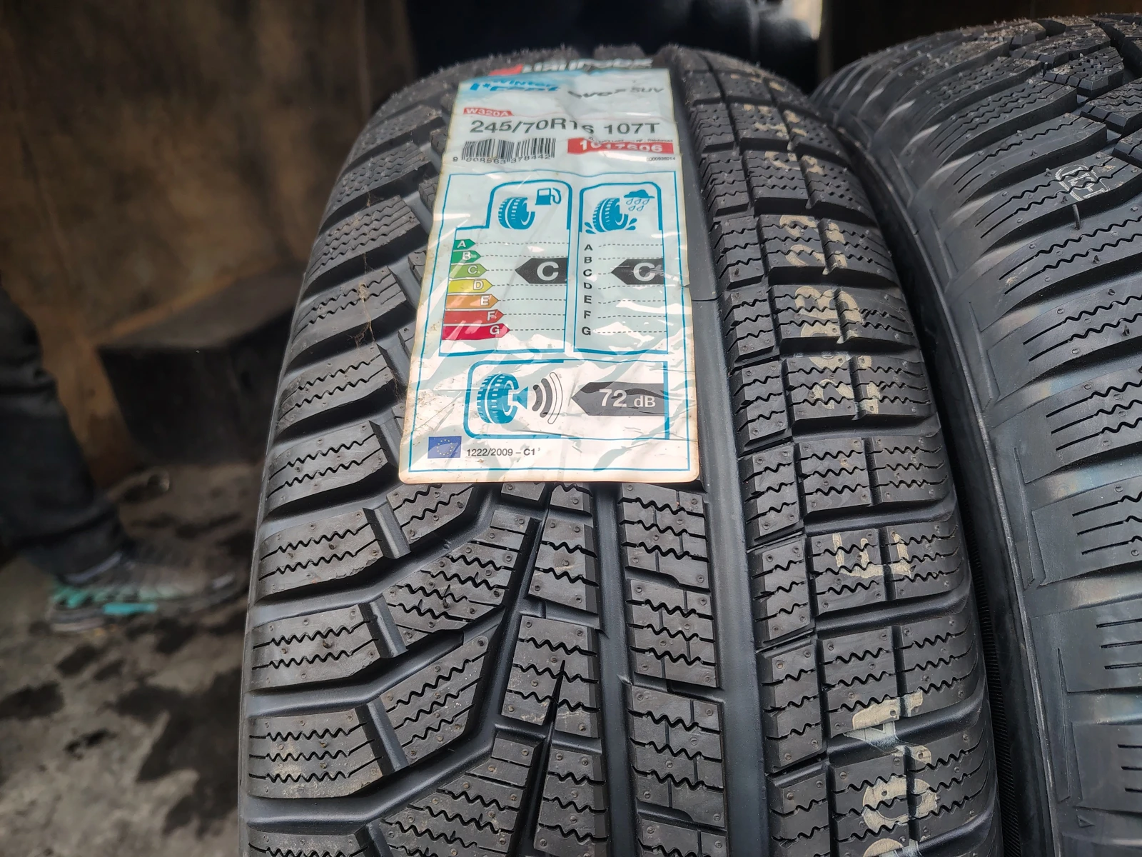 Гуми Зимни 245/70R16, снимка 3 - Гуми и джанти - 54094831