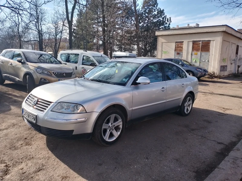 VW Passat 2.5 v6 180hp 4motion 6 степенна ръчна кутия , снимка 2 - Автомобили и джипове - 48866869