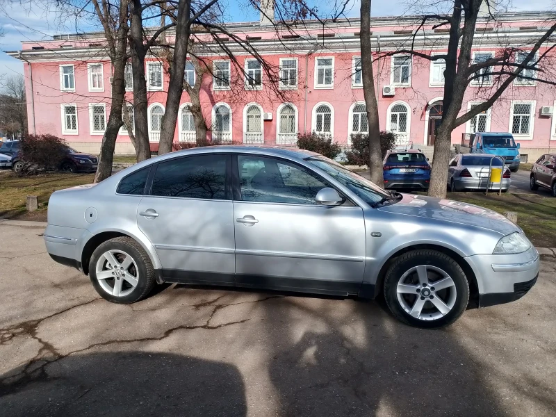 VW Passat 2.5 v6 180hp 4motion 6 степенна ръчна кутия , снимка 5 - Автомобили и джипове - 48866869