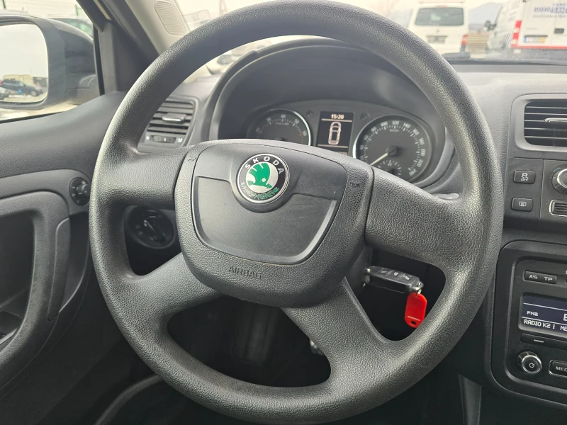 Skoda Fabia 1.2i 86кс 2012 година ЕВРО 5В, снимка 14 - Автомобили и джипове - 49276341