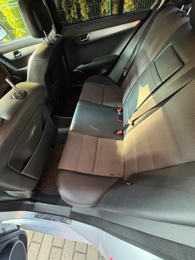 Mercedes-Benz C 320, снимка 11 - Автомобили и джипове - 52641747