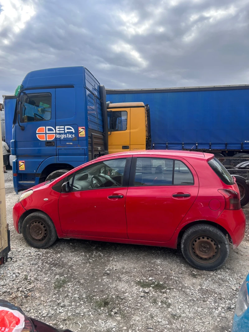 Toyota Yaris 1.0, снимка 2 - Автомобили и джипове - 52458512