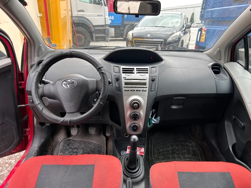 Toyota Yaris 1.0, снимка 10 - Автомобили и джипове - 52458512