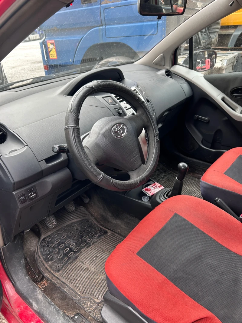 Toyota Yaris 1.0, снимка 9 - Автомобили и джипове - 52458512