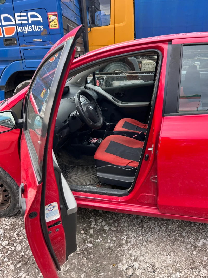 Toyota Yaris 1.0, снимка 7 - Автомобили и джипове - 52458512