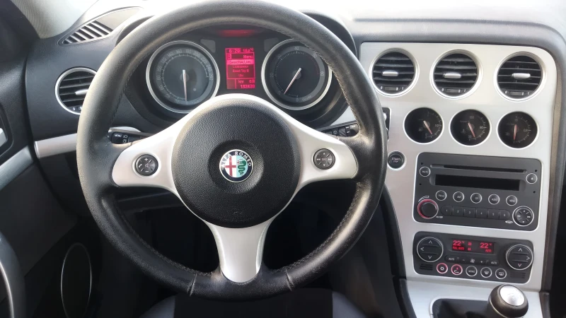 Alfa Romeo Brera 2.4 jtd Швейцария, снимка 8 - Автомобили и джипове - 52150817