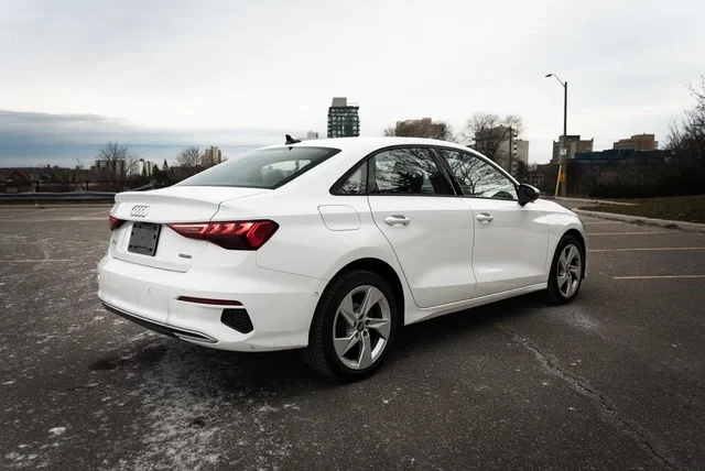 Audi A3 Komfort* AWD* АвтоКредит* (ЦЕНА ДО БГ), снимка 3 - Автомобили и джипове - 53136395