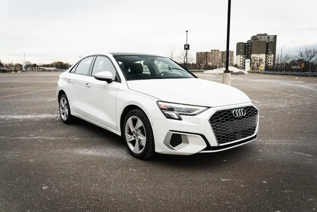 Audi A3 Komfort* AWD* АвтоКредит* (ЦЕНА ДО БГ), снимка 2 - Автомобили и джипове - 53136395