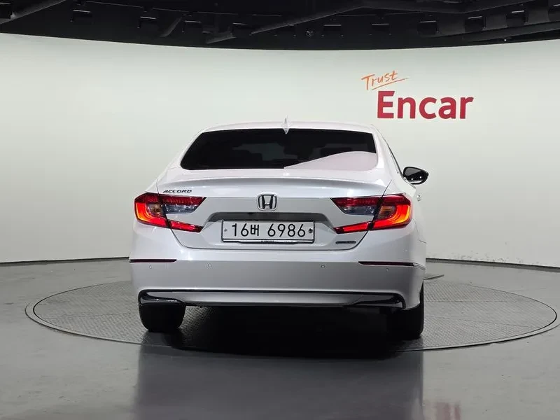 Honda Accord 2.0 Hybrid Ex-L, снимка 4 - Автомобили и джипове - 55921824