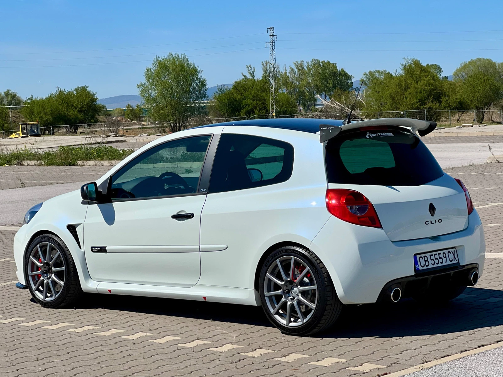 Renault Clio RS Limited Edition 164/666 - изображение 7