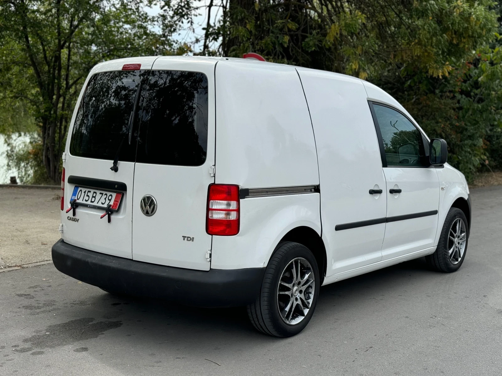 VW Caddy 1.6TDi Климатик Навигация - изображение 4