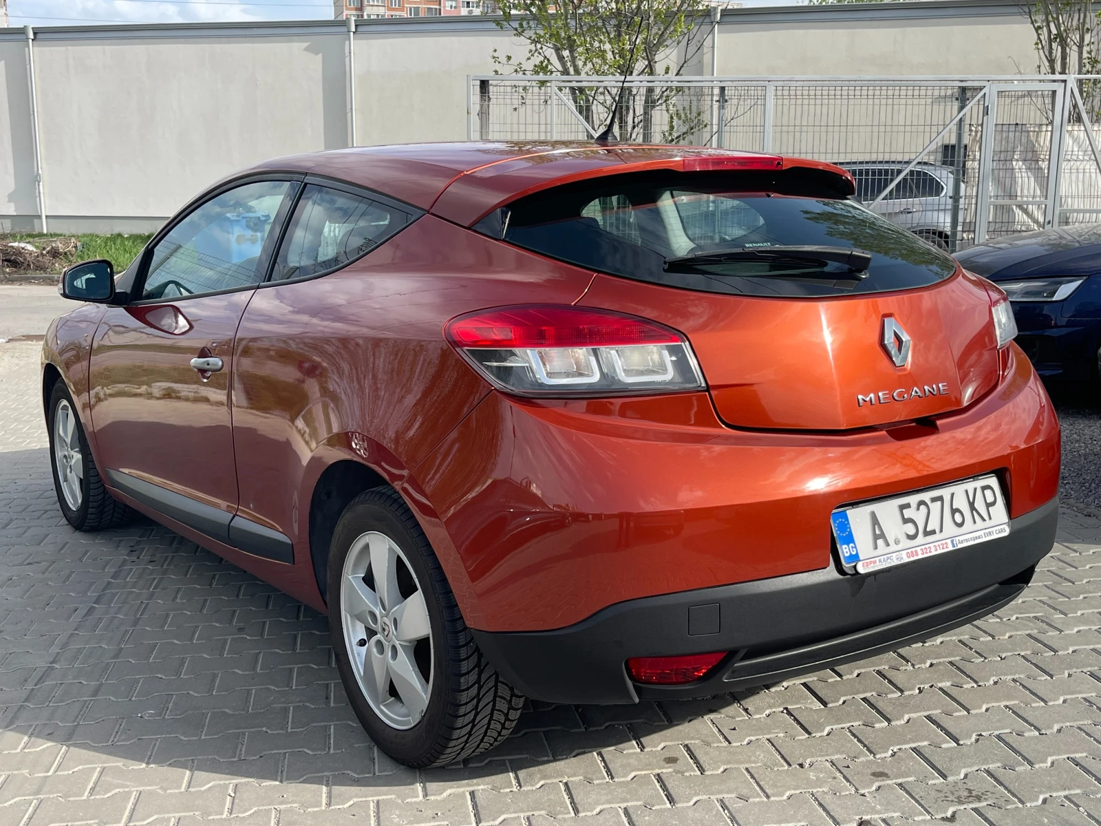 Renault Megane 1.6 Dynamique Coupe Бензин 110к.с Сервизна история - изображение 6