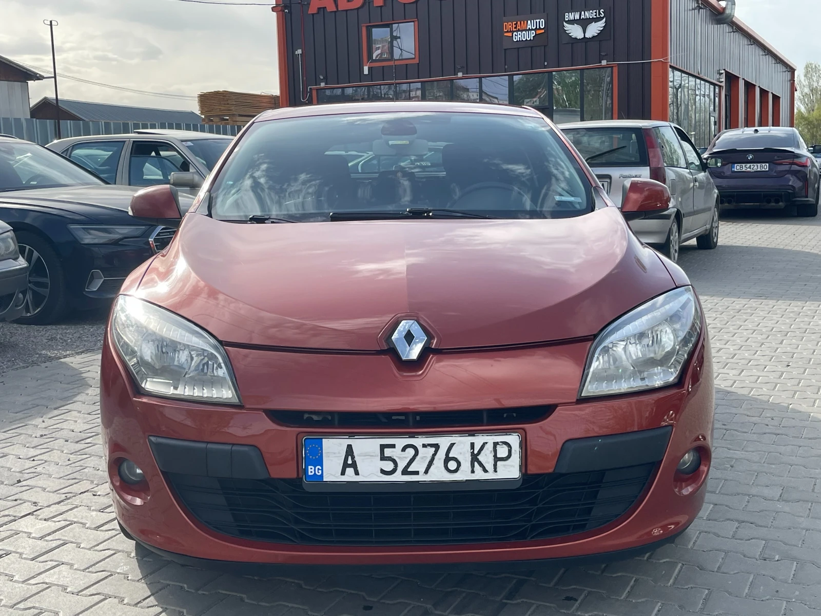 Renault Megane 1.6 Dynamique Coupe Бензин 110к.с Сервизна история - изображение 2
