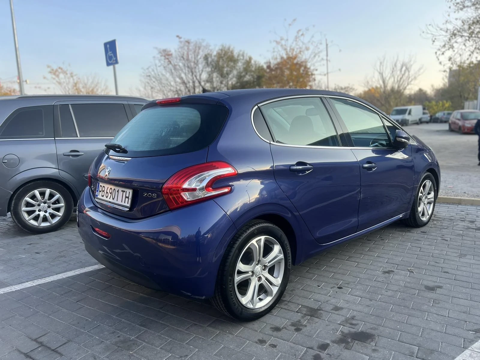 Peugeot 208 1.4 - изображение 4