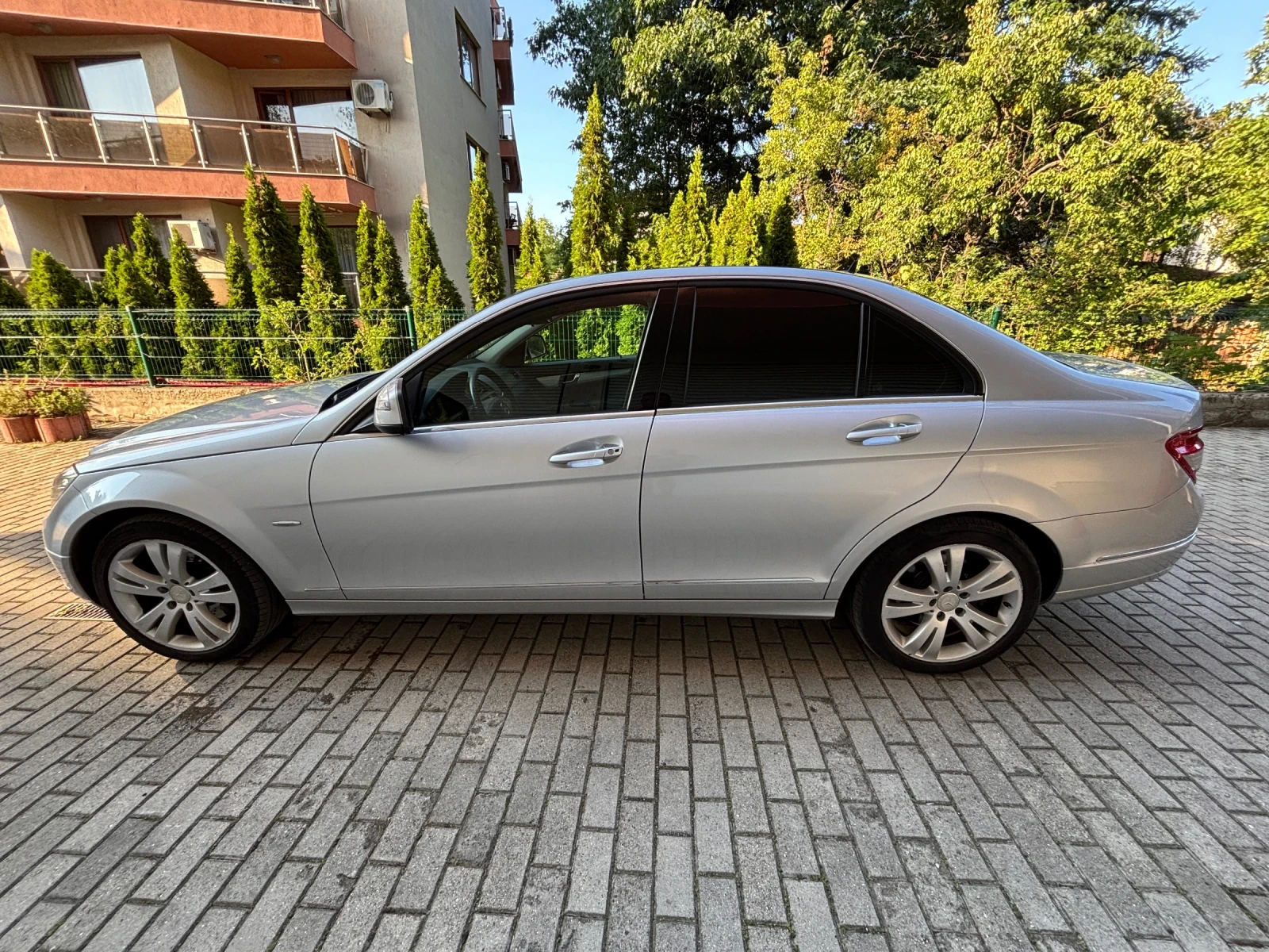 Mercedes-Benz C 320  - изображение 3