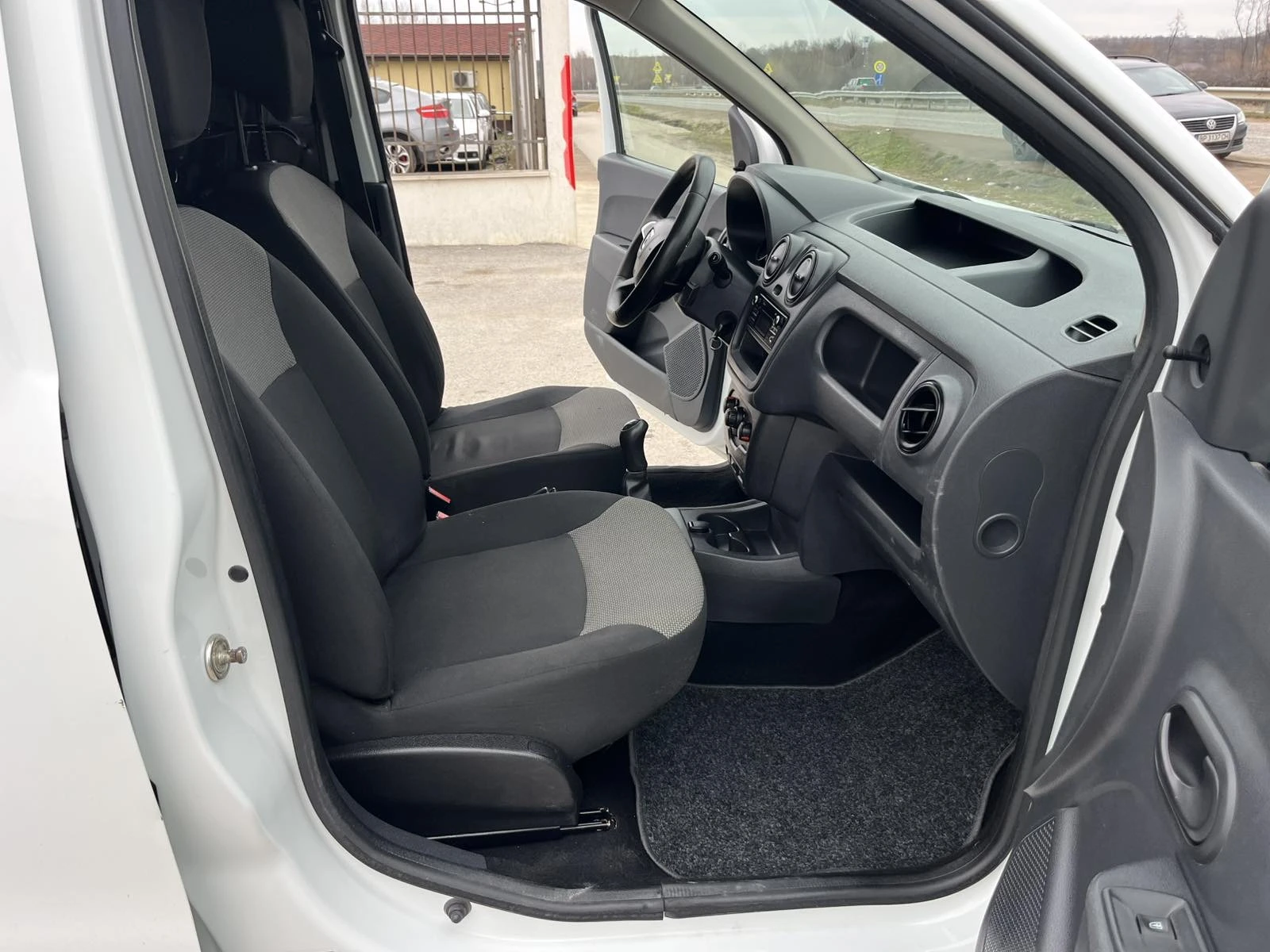 Dacia Dokker 1.2TURBO 116кс. EURO 6 КЛИМАТИК - изображение 9