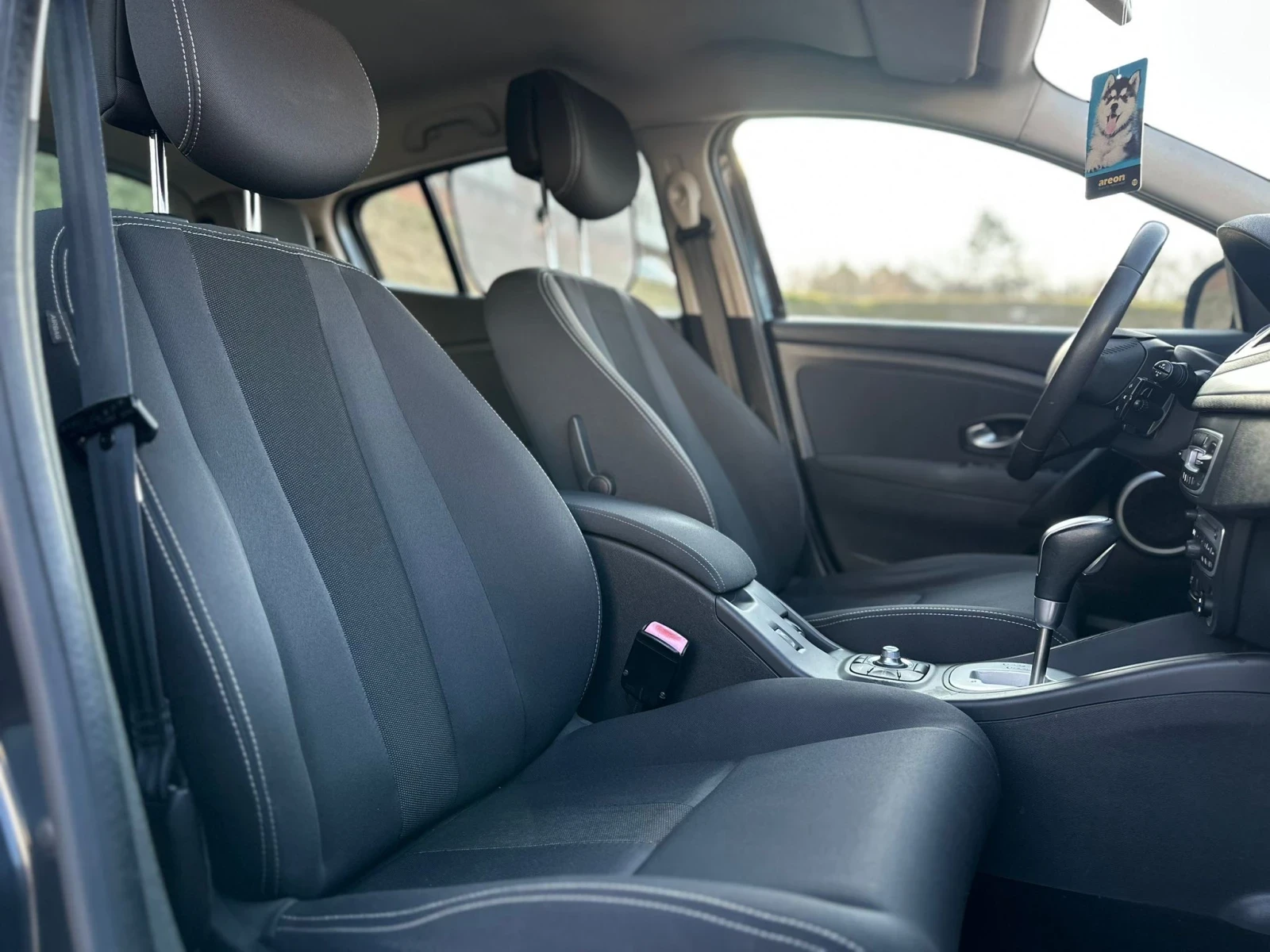 Renault Megane, снимка 15 - Автомобили и джипове - 53885185