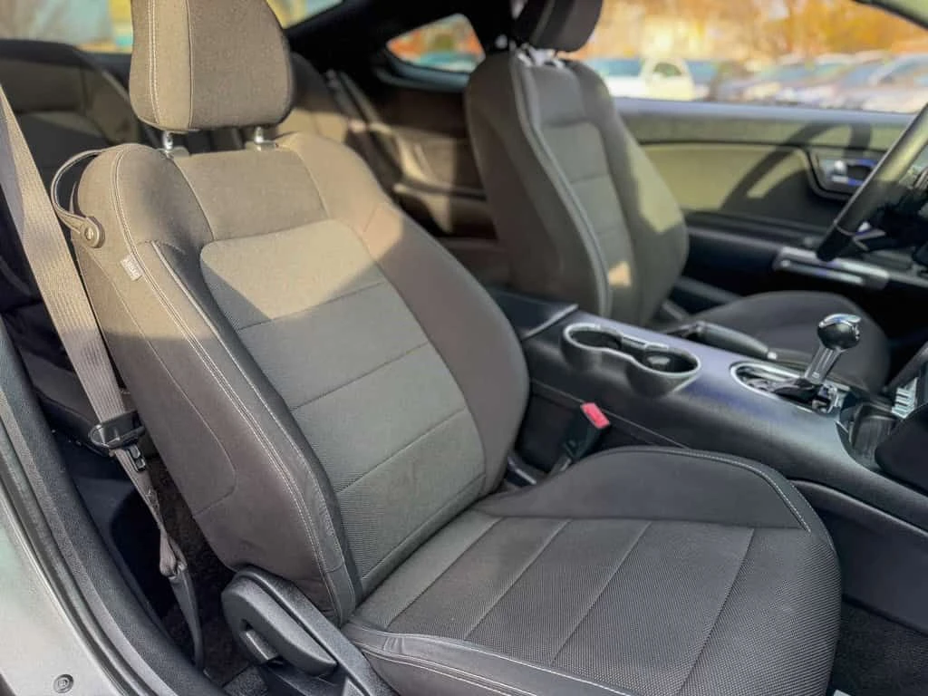 Ford Mustang * Fastback | NAVI | REMOTE | NO ACCIDENTS | 3.7L *, снимка 17 - Автомобили и джипове - 53904725