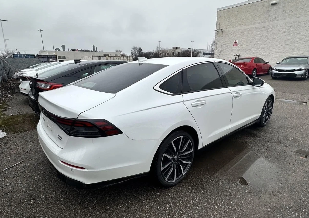 Honda Accord Hybrid * Carplay * Камера * Blind Spot * Сarfax * , снимка 4 - Автомобили и джипове - 54109495