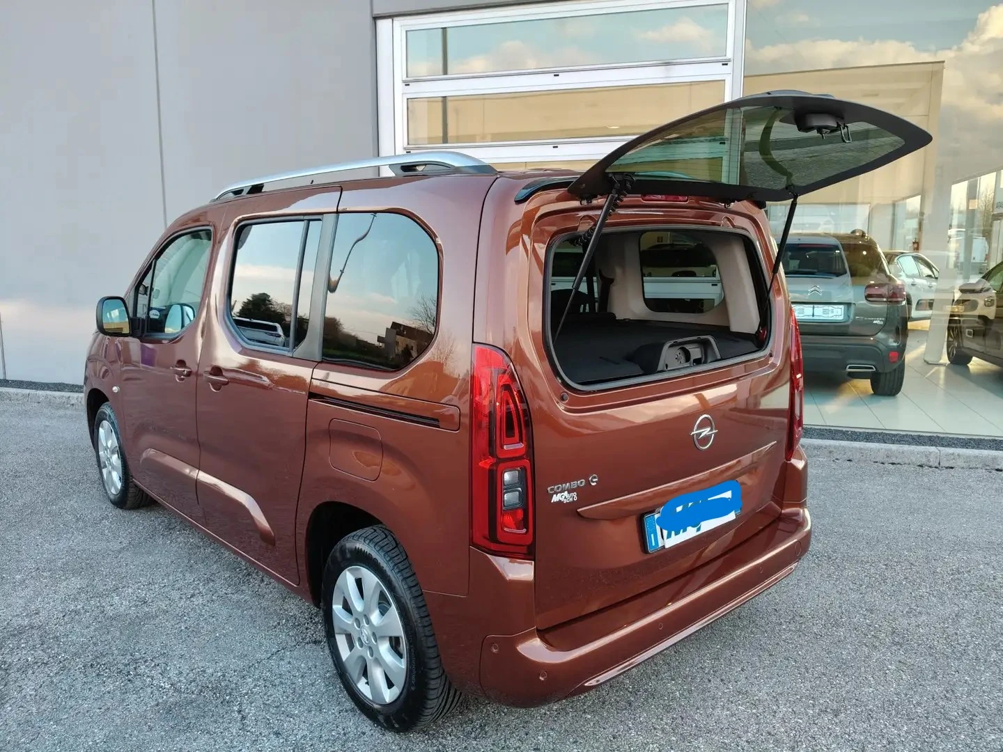 Opel Combo 52kW/H Electric, снимка 4 - Автомобили и джипове - 54134787