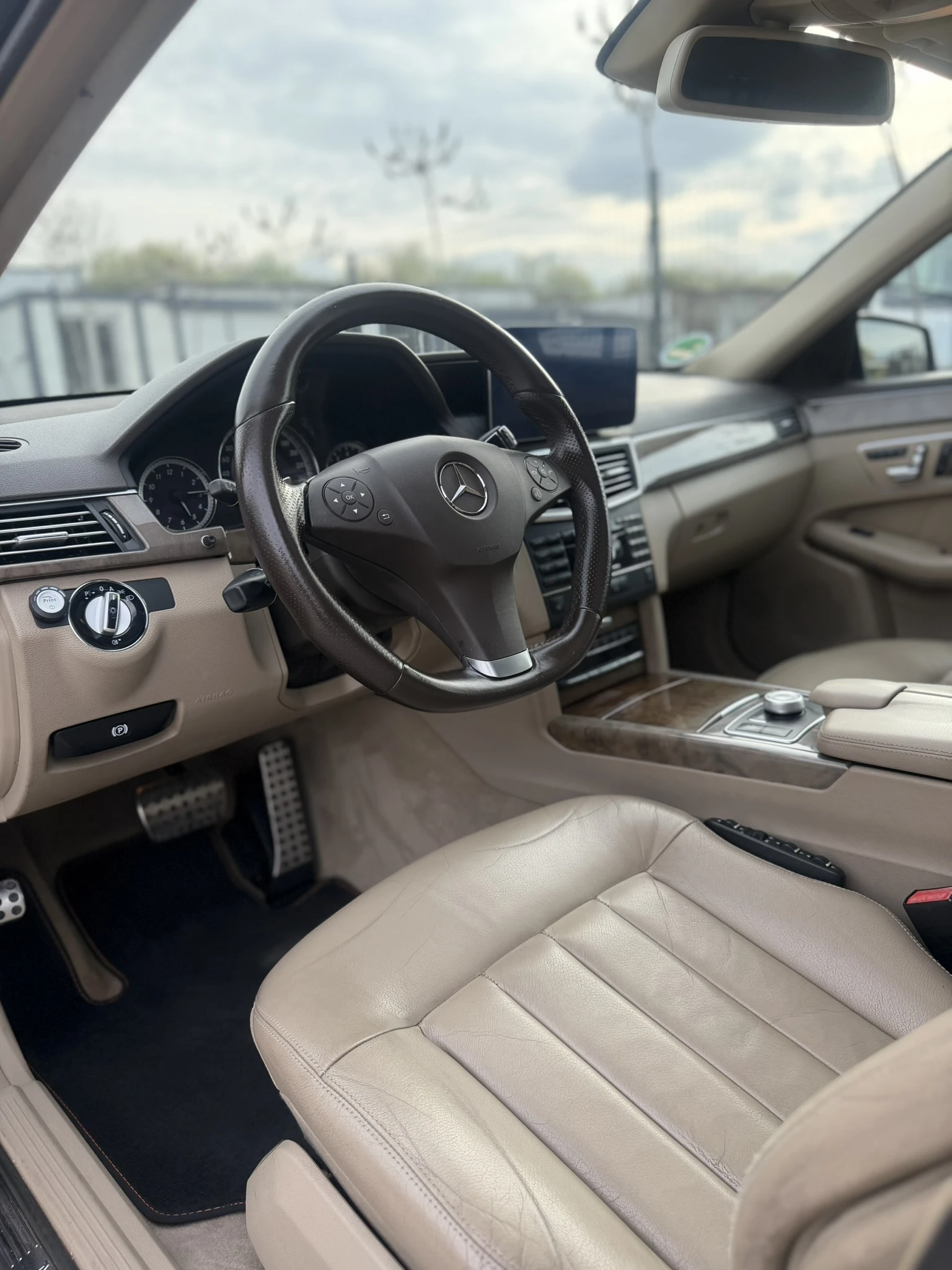 Mercedes-Benz E 500 5.5 388 AMG Pack, снимка 9 - Автомобили и джипове - 54222233