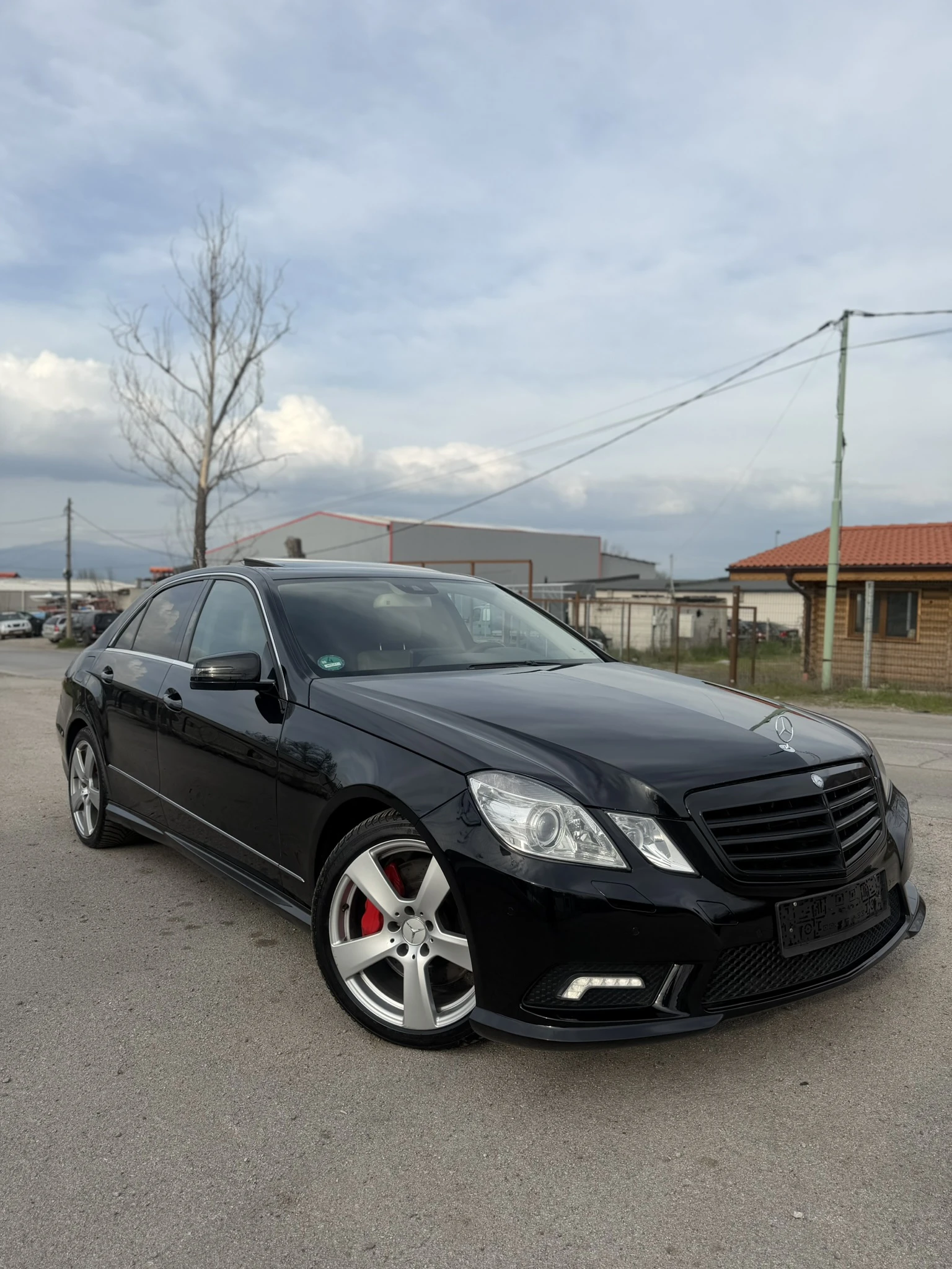 Mercedes-Benz E 500 5.5 388 AMG Pack, снимка 3 - Автомобили и джипове - 54222233