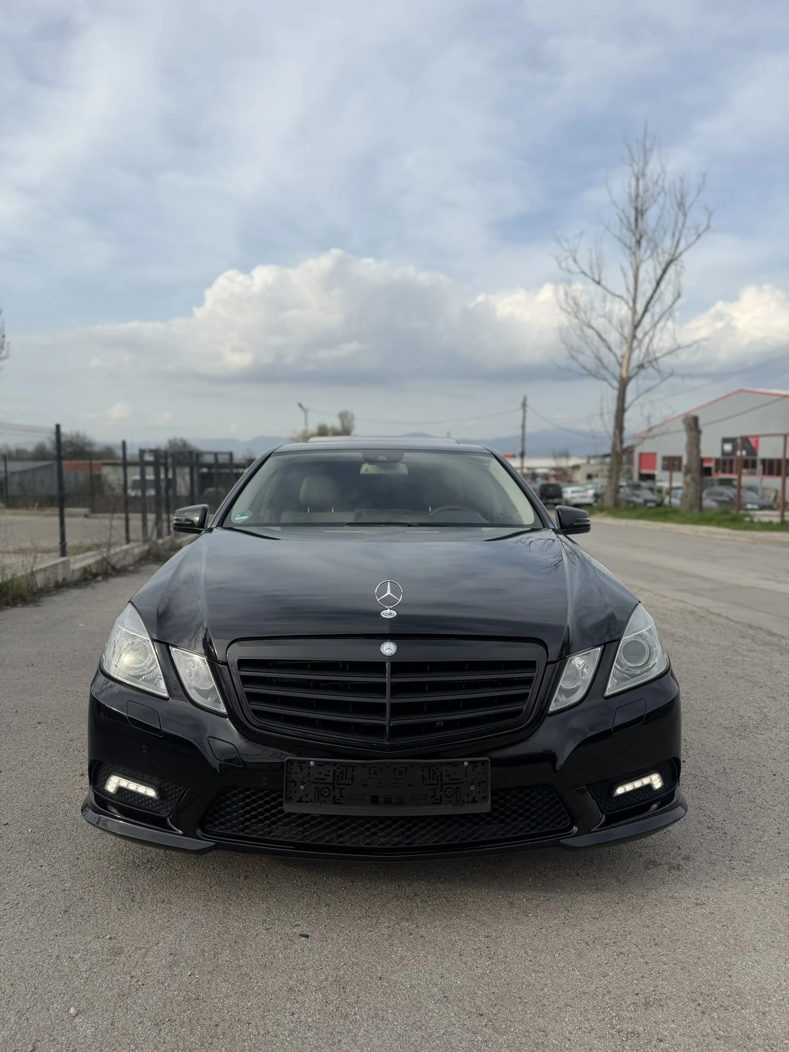Mercedes-Benz E 500 5.5 388 AMG Pack, снимка 2 - Автомобили и джипове - 54222233