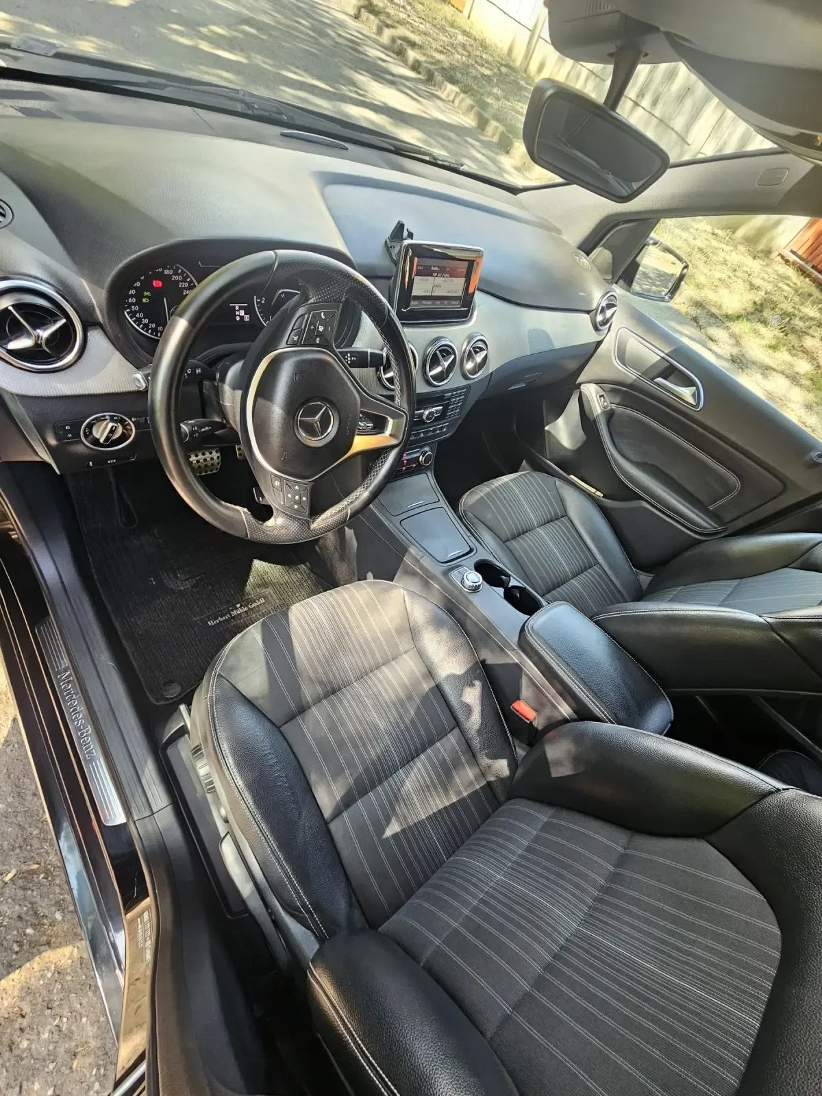 Mercedes-Benz B 180 Sport Сервизна история , снимка 4 - Автомобили и джипове - 54453677