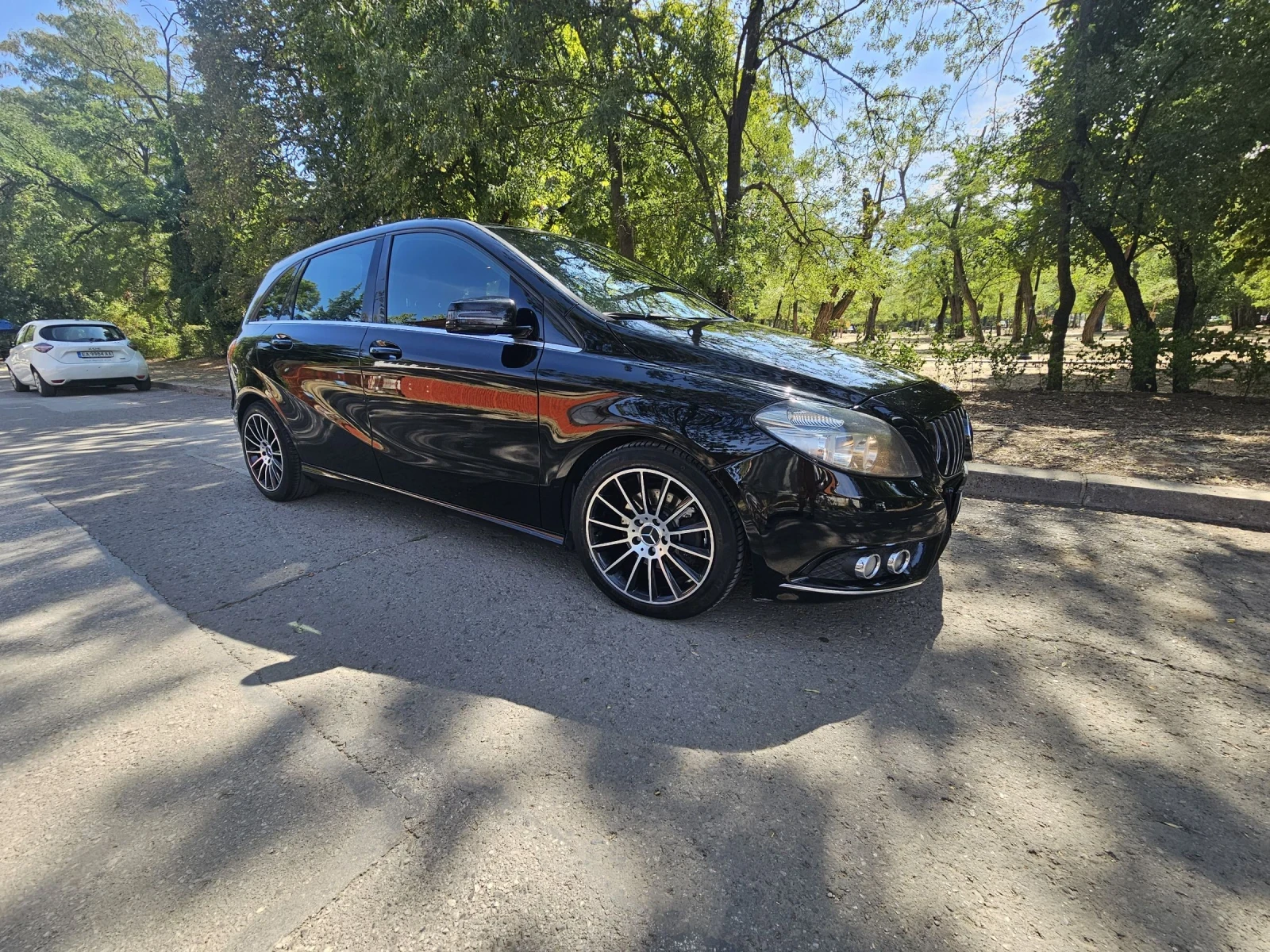Mercedes-Benz B 180 Sport Сервизна история , снимка 5 - Автомобили и джипове - 54453677