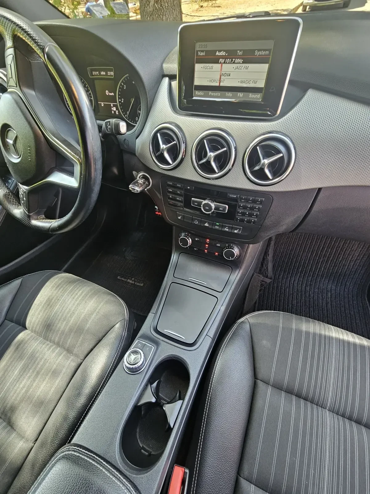 Mercedes-Benz B 180 Sport Сервизна история , снимка 8 - Автомобили и джипове - 54453677