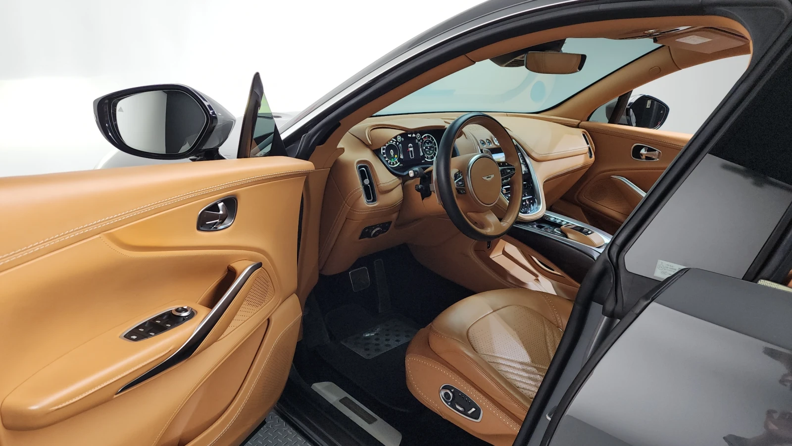 Aston Martin DBX V8* 360* DISTRONIK* ОБДУХ* КРАЙНА ЦЕНА, снимка 9 - Автомобили и джипове - 54645776