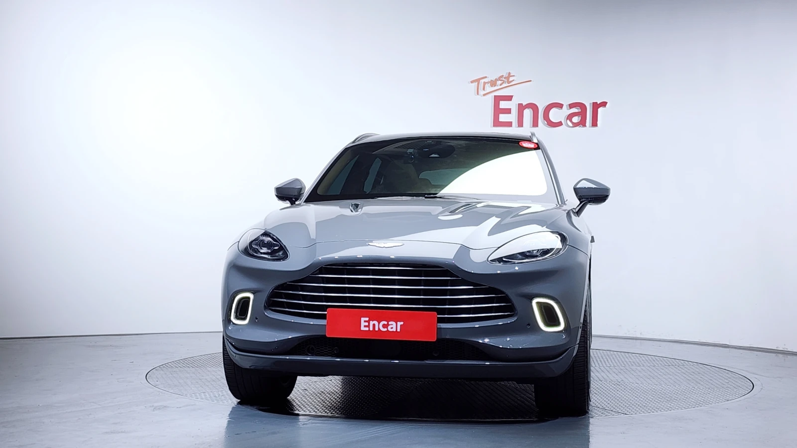 Aston Martin DBX V8* 360* DISTRONIK* ОБДУХ* КРАЙНА ЦЕНА, снимка 2 - Автомобили и джипове - 54645776