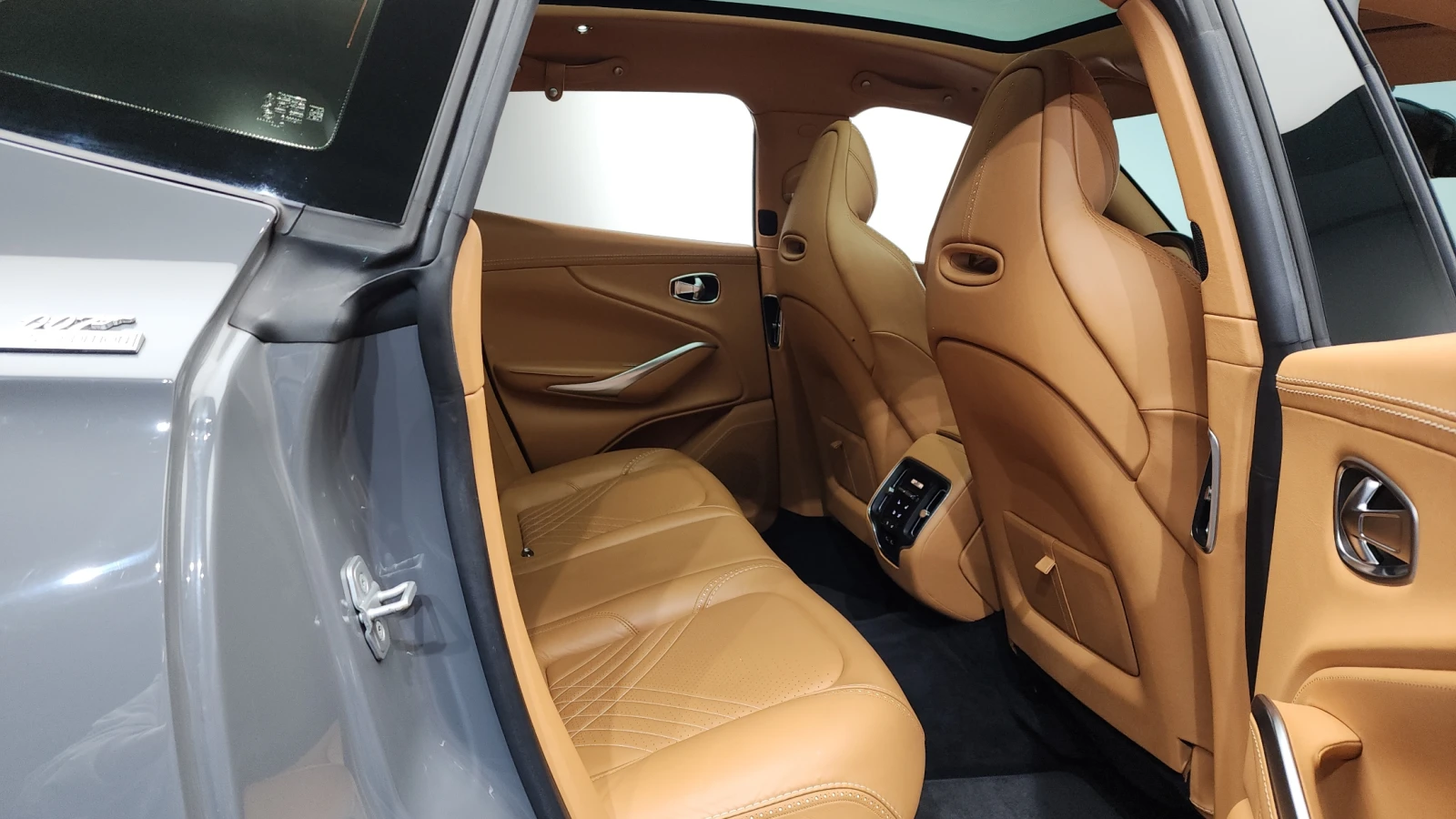Aston Martin DBX V8* 360* DISTRONIK* ОБДУХ* КРАЙНА ЦЕНА, снимка 15 - Автомобили и джипове - 54645776