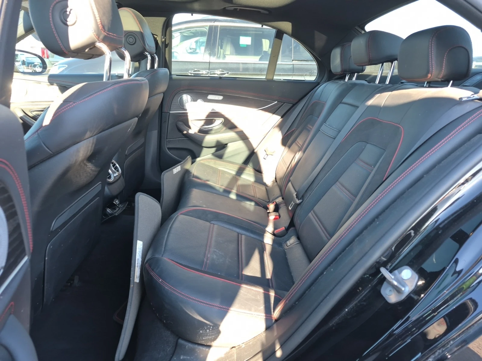 Mercedes-Benz E 43 AMG * * CARFAX * * АВТО КРЕДИТ * * , снимка 4 - Автомобили и джипове - 54646232