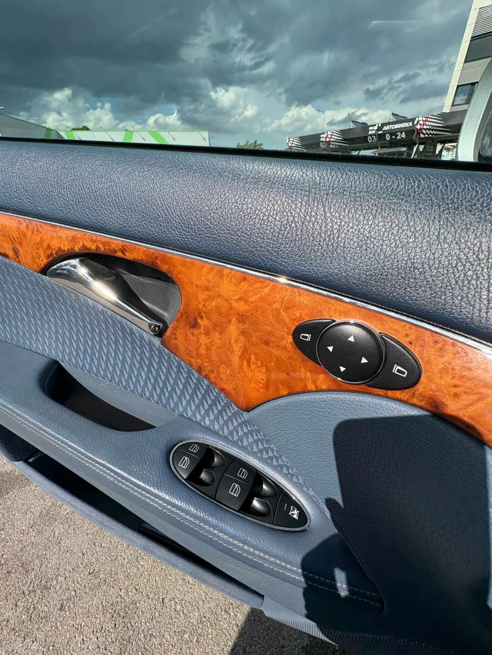 Mercedes-Benz E 320, снимка 13 - Автомобили и джипове - 54948745